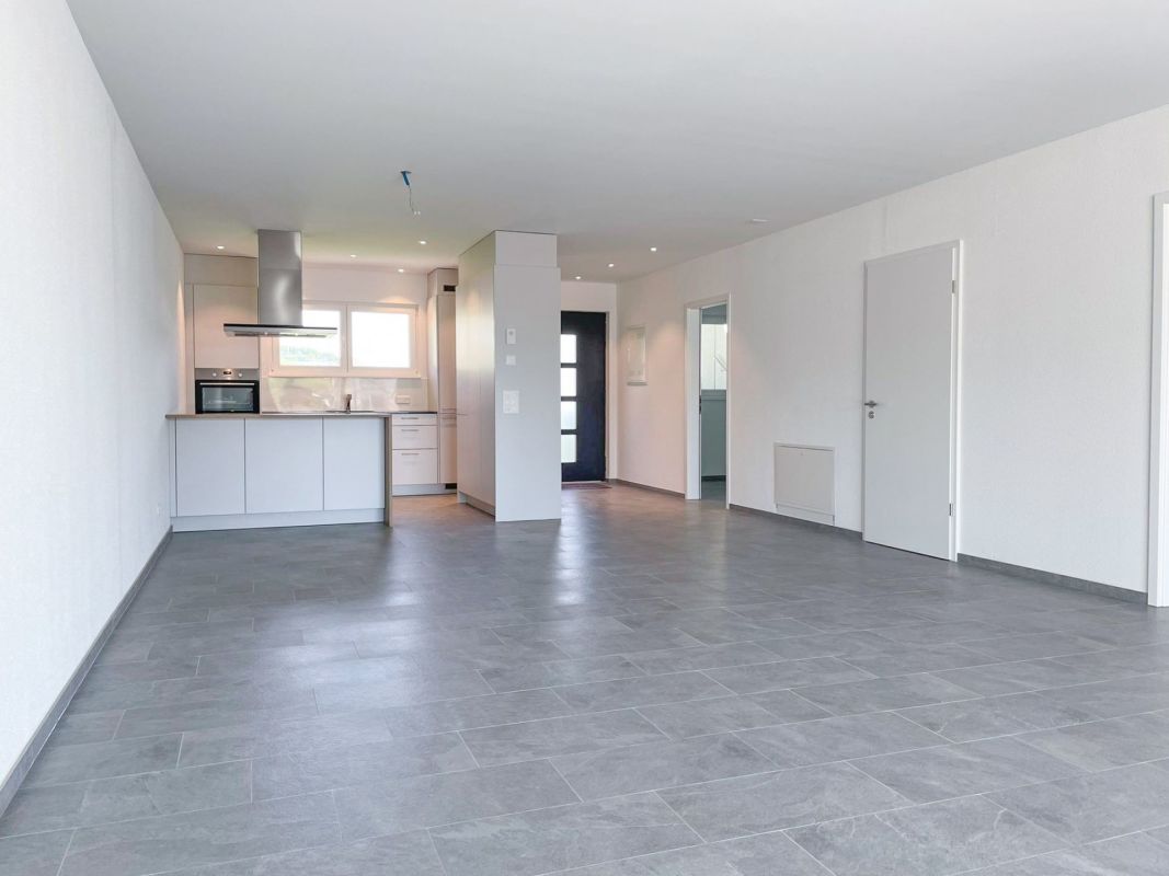 1. Nettomiete geschenkt! Exklusive 3½-Zimmer-Gartenwohnung an bester Lage in Reitnau!