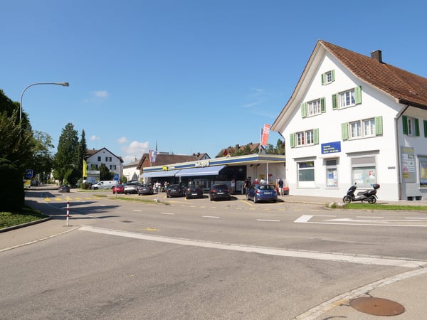 GROSSE 1 1/2-ZIMMER WOHNUNG, PARTIELLE SEESICHT, SONNIG, RUHIG, MITTEN IM DORF 11