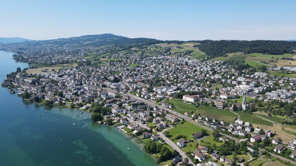 Erstvermietung: 3.5-Zimmer-Wohnung mit Panoramasicht der Extraklasse, inkl. 2x Einstellstellplätze 4