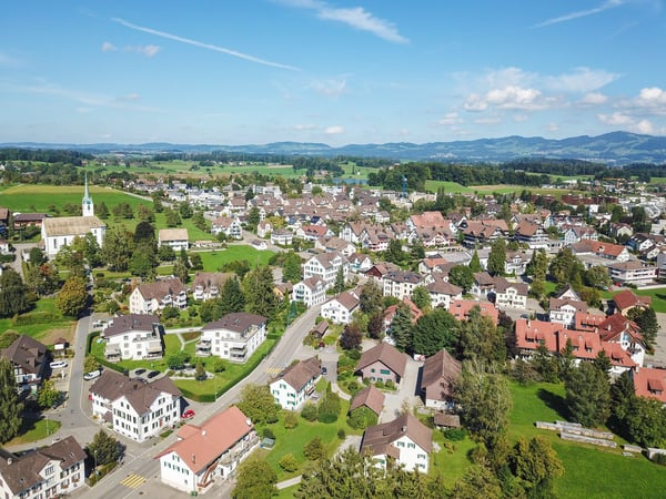 4 1/2-ZIMMER GARTENWOHNUNG, SONNIG, RUHIG, MITTEN IM DORF 10