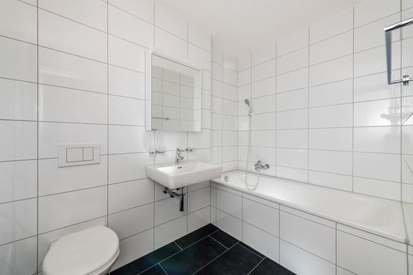 Sehr grosszügige 3.5 Zi-Wohnung 106 m2 an sonniger Lage 9
