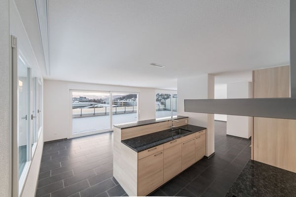 Grosse neuwertig 4.5 Zi-Attikwohnung 131 m2 5