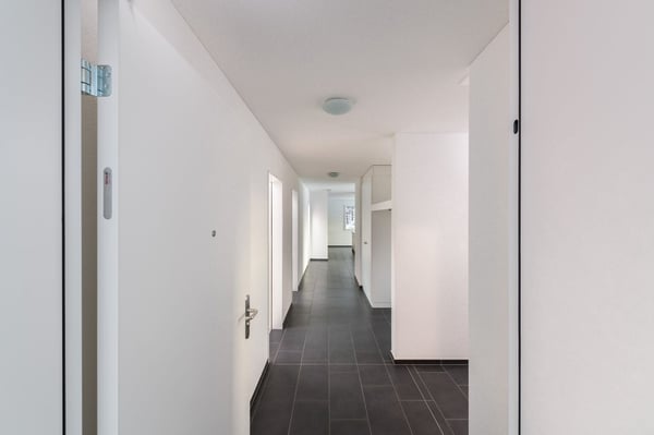 Grosse neuwertig 4.5 Zi-Attikwohnung 131 m2 3