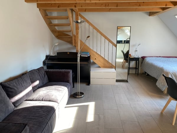 Charmante 2.5-Zimmer-Dachwohnung (Maisonette) 2