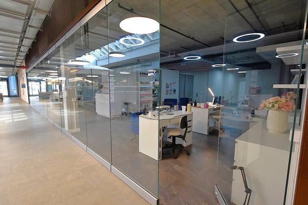 Repräsentative Erdgeschossfläche im modernen Rietbachcenter Bachenbülach – 230 m² für Ihr Business 3