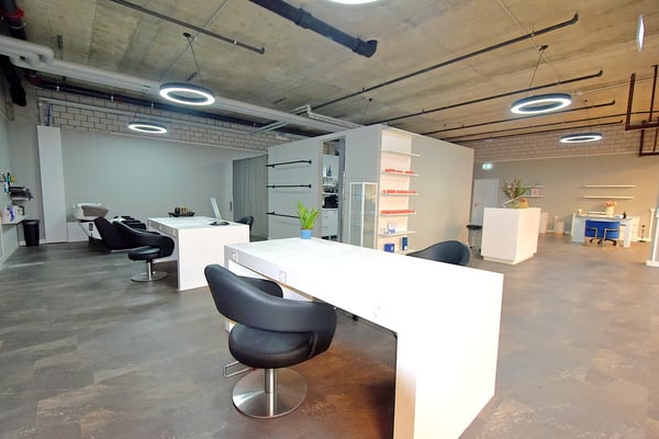 Attraktive Gewerbefläche im Rietbachcenter – ideal für Beauty, Coiffeur oder Dienstleistung (120 m²) 4