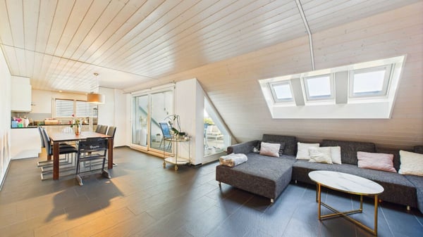 Charmantes Wohnen unter dem Dach mit Blick ins Grüne 4