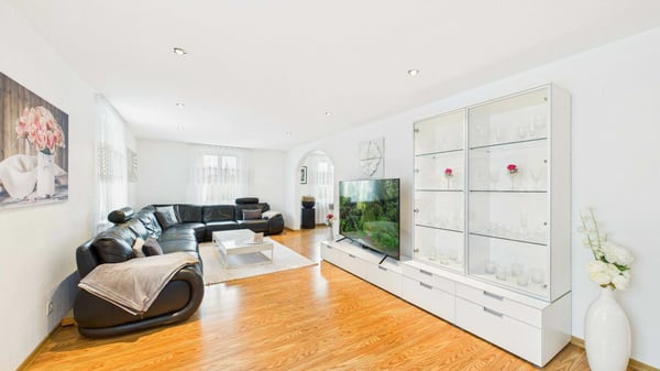 Grosszügiges Wohnerlebnis mit Potenzial 3