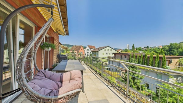 Wohnen über zwei Ebenen - Grosszügige Maisonette-Attikawohnung mit Weitsicht im Bezirk Baden 2