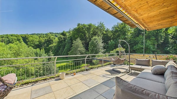 Wohnen über zwei Ebenen - Grosszügige Maisonette-Attikawohnung mit Weitsicht im Bezirk Baden 3