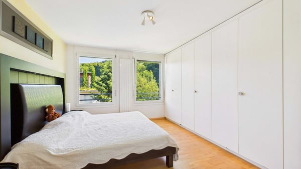 Wohnen über zwei Ebenen - Grosszügige Maisonette-Attikawohnung mit Weitsicht im Bezirk Baden 7