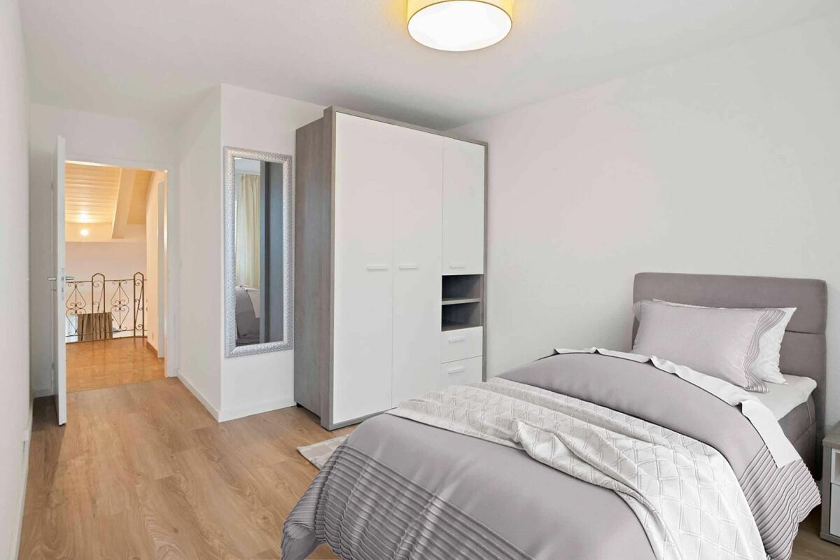 Renovierte Maisonette-Wohnung im Baurecht - Zentral gelegen mit Aussicht und Cheminée