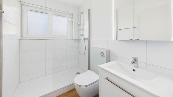 Stilvoll renovierte 4.5-Zimmer-Wohnung in bevorzugter Lage von Würenlos 8