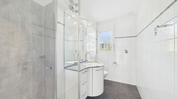 Helle 4.5-Zimmer-Wohnung mit beeindruckendem Berg- und Naturblick 11