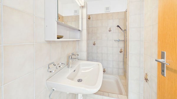 Charmantes 4.5-Zimmer-Doppeleinfamilienhaus mit neuer Küche, Garten und Cheminée 13