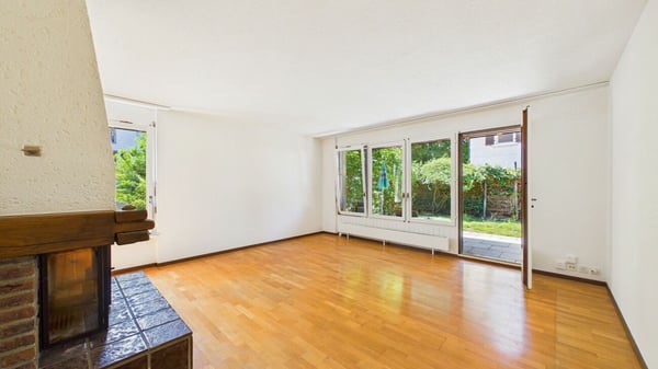 Charmantes 4.5-Zimmer-Doppeleinfamilienhaus mit neuer Küche, Garten und Cheminée 3