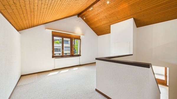 Charmantes 4.5-Zimmer-Doppeleinfamilienhaus mit neuer Küche, Garten und Cheminée 9