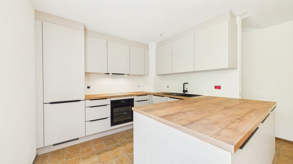 Charmantes 4.5-Zimmer-Doppeleinfamilienhaus mit neuer Küche, Garten und Cheminée 6