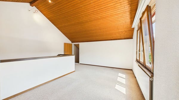 Charmantes 4.5-Zimmer-Doppeleinfamilienhaus mit neuer Küche, Garten und Cheminée 10