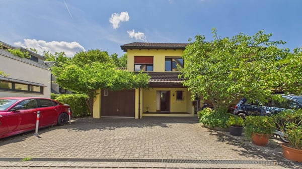 Charmantes 4.5-Zimmer-Doppeleinfamilienhaus mit neuer Küche, Garten und Cheminée 17
