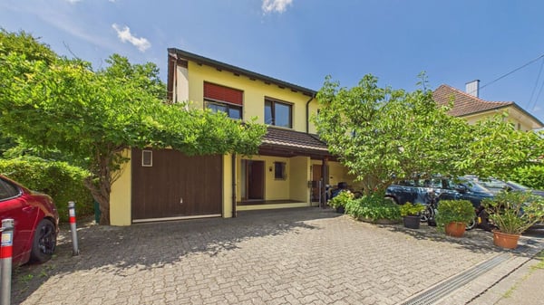 Charmantes 4.5-Zimmer-Doppeleinfamilienhaus mit neuer Küche, Garten und Cheminée 18