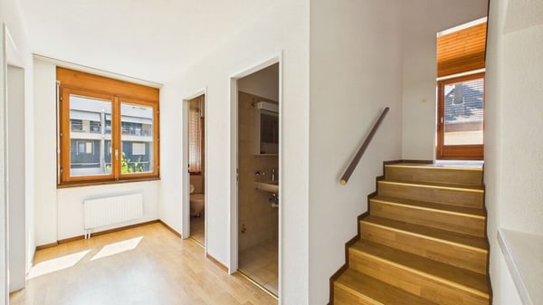 Charmantes 4.5-Zimmer-Doppeleinfamilienhaus mit neuer Küche, Garten und Cheminée 11