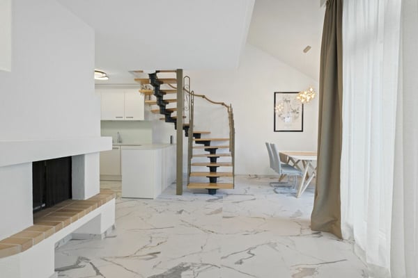 Renovierte Maisonette-Wohnung im Baurecht - Zentral gelegen mit Aussicht und Cheminée 2