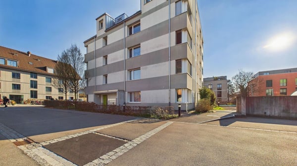 Attraktive 3.5-Zimmer-Gartenwohnung im beliebten Näniker-Quartier 13