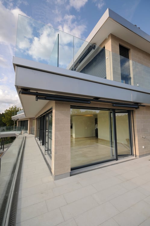 Luxus Wohnung im 1. OG mit Balkon und Weitsicht bis in die Alpen 2