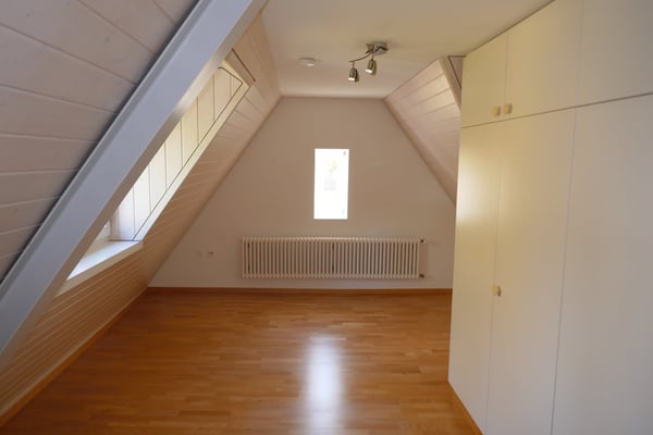 Exklusive 1.5 Zimmer-Maisonette-Dachwohnung in historischen Stadtvilla 13