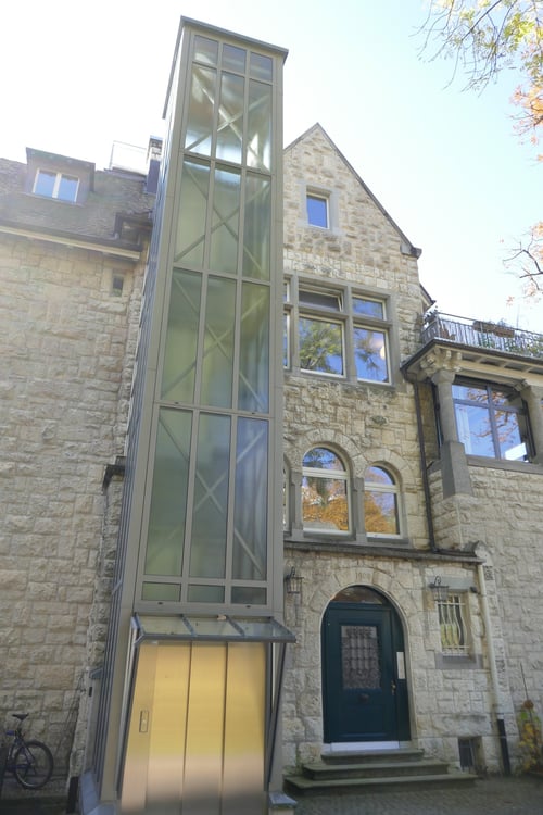 Exklusive 1.5 Zimmer-Maisonette-Dachwohnung in historischen Stadtvilla 2