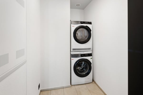 Neubau: Grosse, stilvolle 4.5-Zimmer-Wohnung mit Balkon und Loggia 15