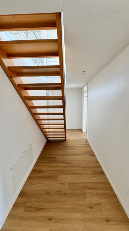 Moderne 4.5-Zimmer-Maisonette-Wohnung in Oberengstringen 3