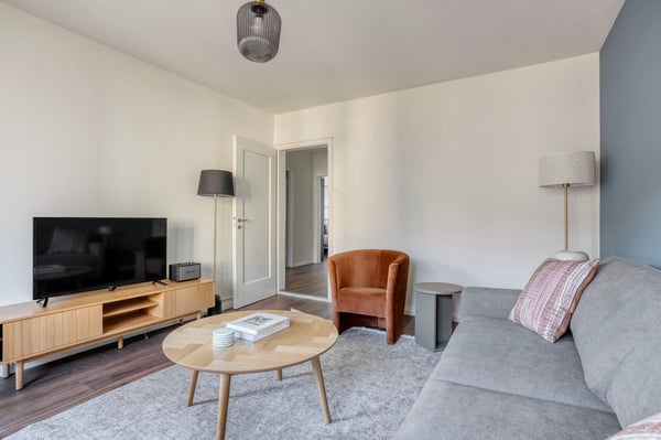 Schöne Iselin 1ZW mit privater W/T, 1 Minute zum Markt, über Blueground 3