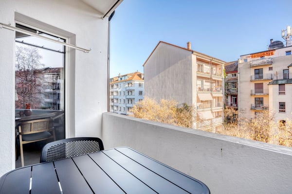 Schöne Iselin 1ZW mit privater W/T, 1 Minute zum Markt, über Blueground 4