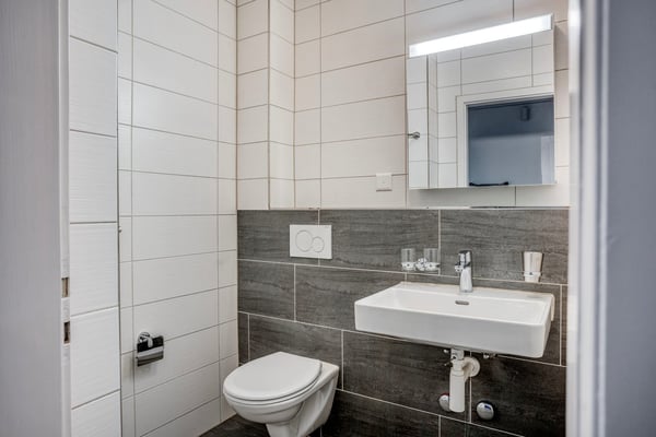 Schöne Iselin 1ZW mit privater W/T, 1 Minute zum Markt, über Blueground 14