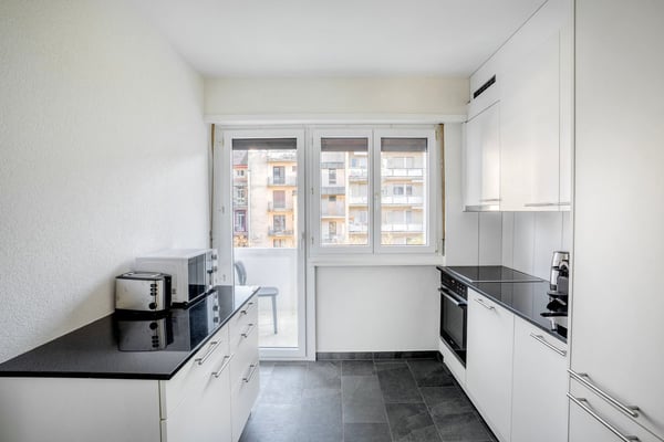 Schöne Iselin 1ZW mit privater W/T, 1 Minute zum Markt, über Blueground 7