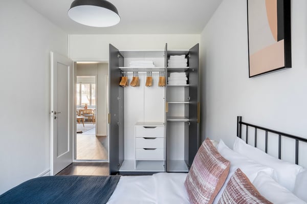 Schöne Iselin 1ZW mit privater W/T, 1 Minute zum Markt, über Blueground 18