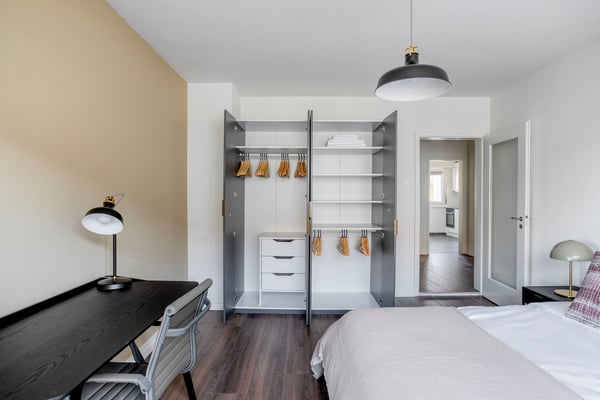 Schöne Iselin 1ZW mit privater W/T, 1 Minute zum Markt, über Blueground 12