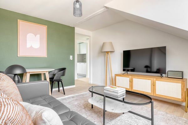 1.5 Zr im Weinegg, 10 Min. z Seefeld, voll möbliert, flex Mietdauer 3