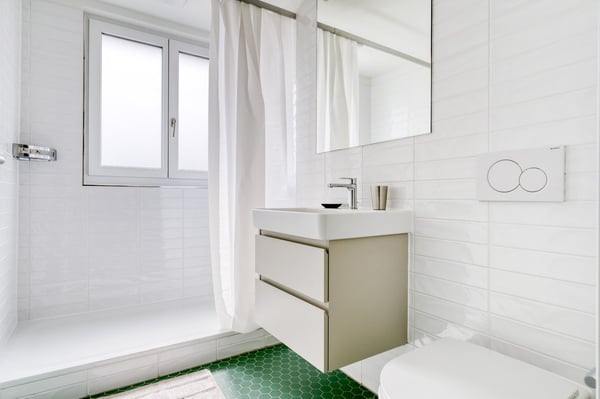 1.5 Zr im Weinegg, 10 Min. z Seefeld, voll möbliert, flex Mietdauer 11