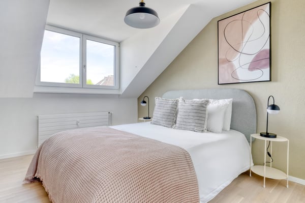 1.5 Zr im Weinegg, 10 Min. z Seefeld, voll möbliert, flex Mietdauer 8