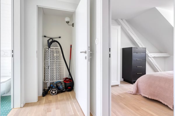 1.5 Zr im Weinegg, 10 Min. z Seefeld, voll möbliert, flex Mietdauer 12