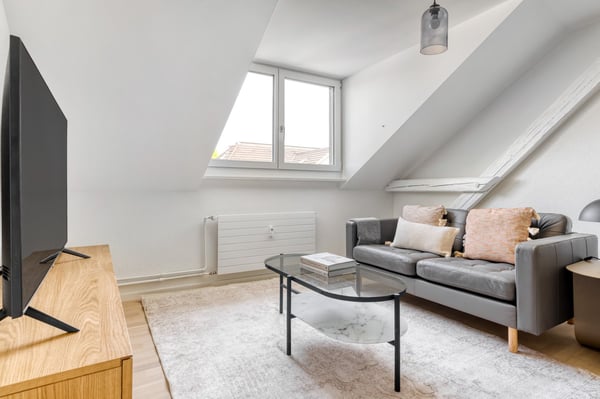 1.5 Zr im Weinegg, 10 Min. z Seefeld, voll möbliert, flex Mietdauer 2