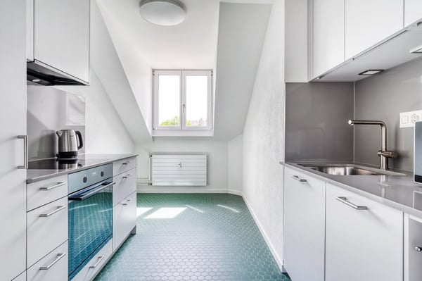 1.5 Zr im Weinegg, 10 Min. z Seefeld, voll möbliert, flex Mietdauer 6