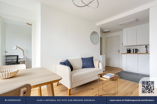 Stylish Furnished Apartment in Zürich with City Views 3