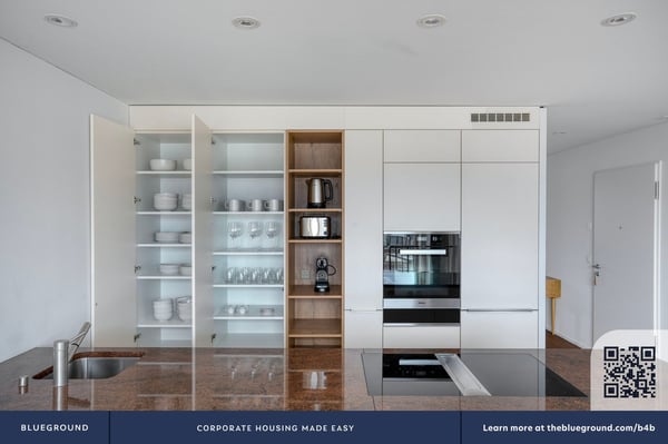 Gehobene 1.5 ZW mit privater W/T und schöne Aussicht, by Blueground 9