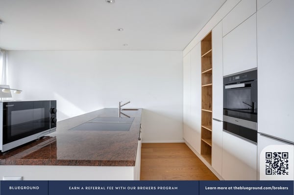 Gehobene 1.5 ZW mit privater W/T und schöne Aussicht, by Blueground 8