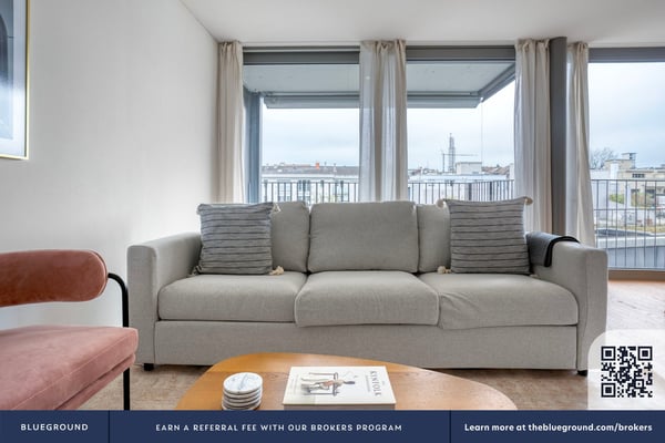 Gehobene 1.5 ZW mit privater W/T und schöne Aussicht, by Blueground 3