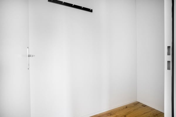 Geräumig Kloten 1.0 ZW. mit Keller & W/T, Nah zum Markt, by Blueground 21